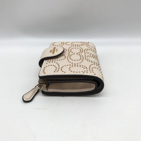 Coach Chalk Pebbled Leather Signature Rivets Corner Zip Wallet - Picture 4 of 12